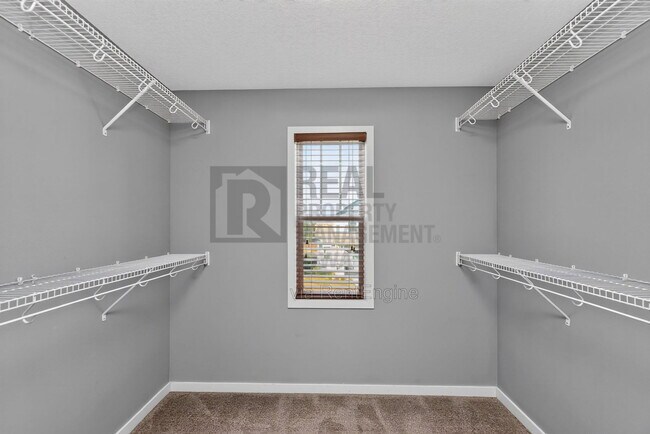 Building Photo - 1651 SW Arlan Dr