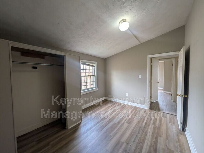 Building Photo - 12 Miller St