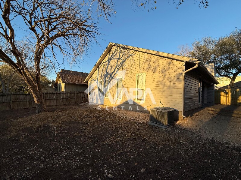 Building Photo - 6111 Feather Crest Ln