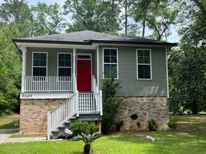 Building Photo - 35621 Oakridge Ave