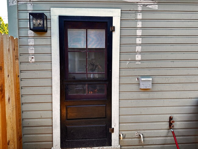 Building Photo - Fireside Cottage in the Heart of Jacksonvi...