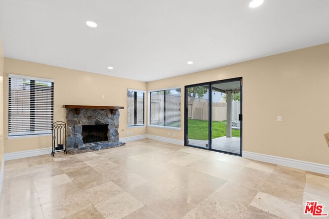 Building Photo - 26952 Garret Dr