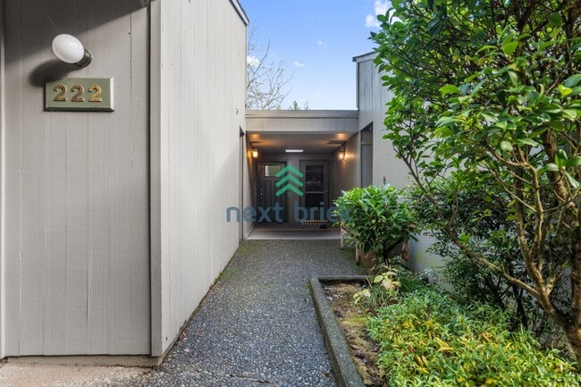 Building Photo - 2 BED & 1.75 BATH FOR RENT