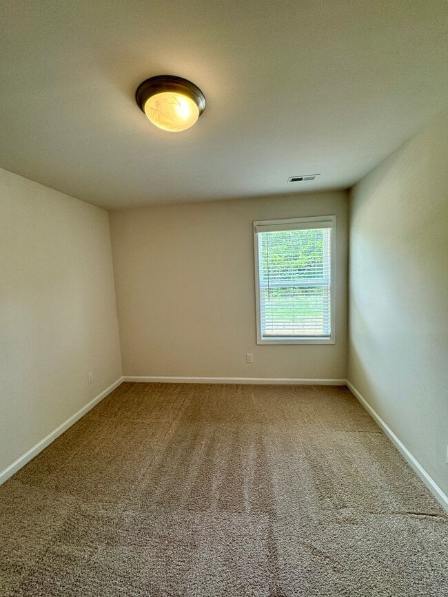 Building Photo - 3BR/2BA Townhouse in The Townes at Sherrills Ford