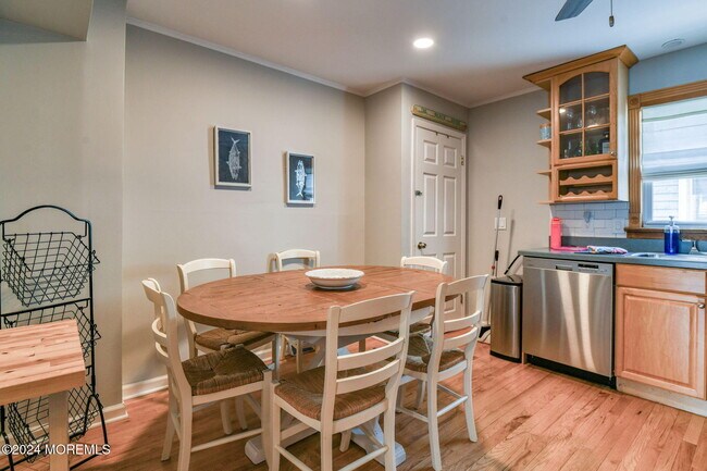 Building Photo - 6 1/2 Embury Ave