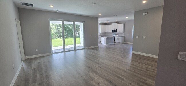 Building Photo - 405 Loveland Blvd