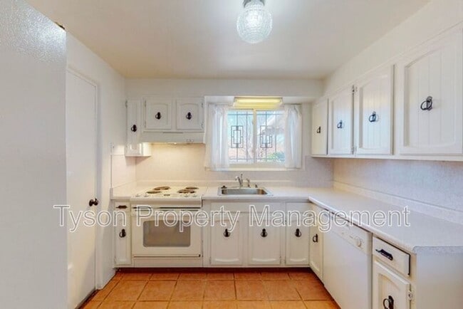 Building Photo - 3321 Cardenas Dr NE