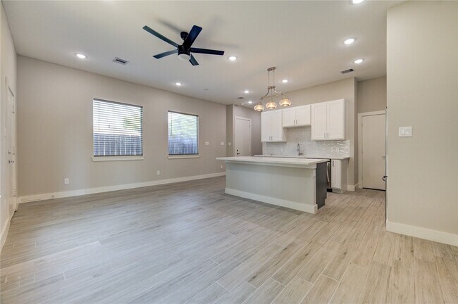 Building Photo - 4536 Sunflower St