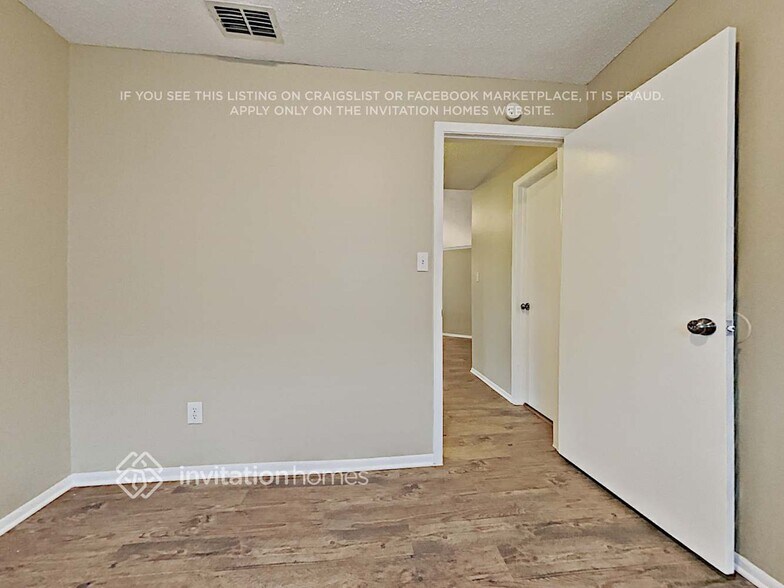 Building Photo - 411 Barrywood Ln