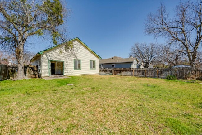 Building Photo - 2007 Castle View Dr