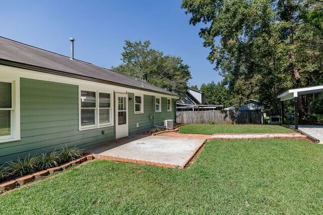 Building Photo - 330 Monty Dr