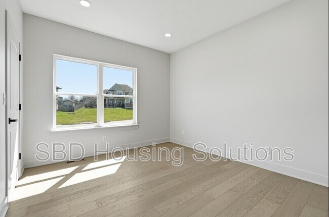 Building Photo - 1412 NE Ernest Way