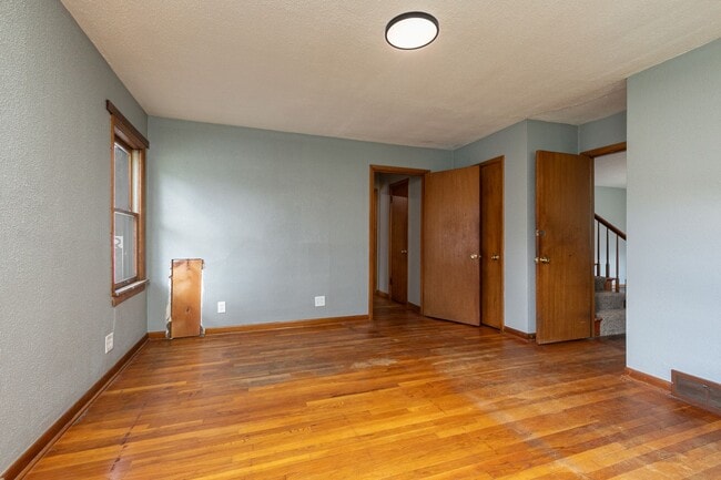 Building Photo - Adorable 4 bedroom | 2 bathroom | 2 car ga...