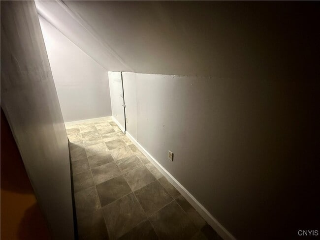 Building Photo - 367 Furman St