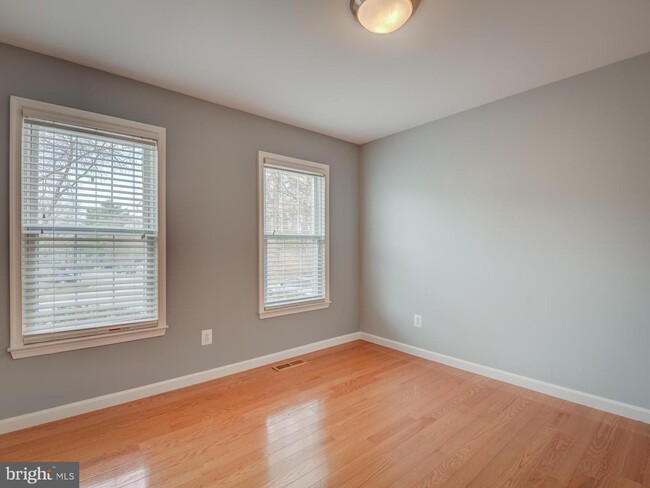 Building Photo - 8203 Stationhouse Ct