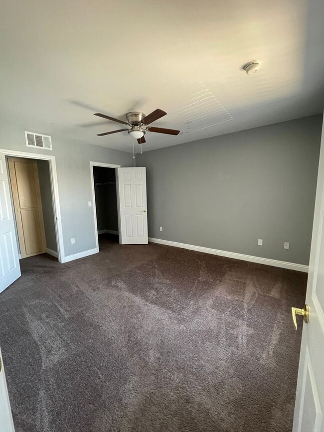 Building Photo - Cozy Condo