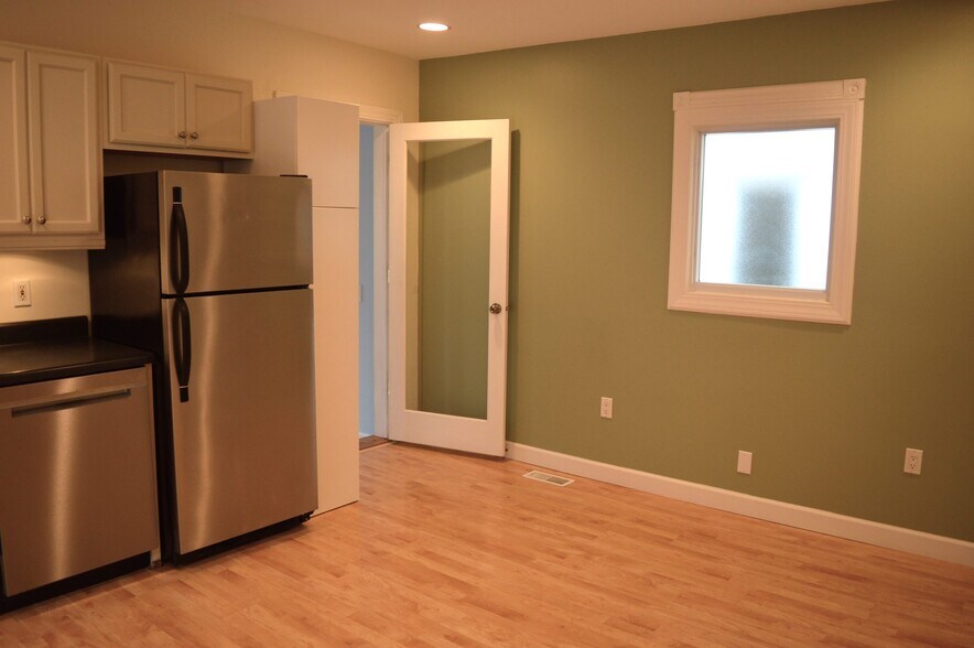 Building Photo - 209 N Ingersoll St