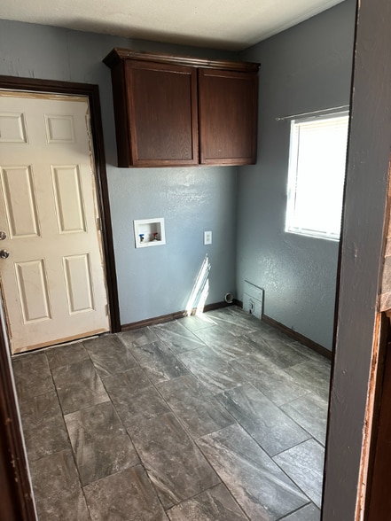 Building Photo - 1451 SW 13th St