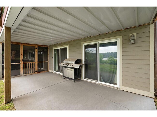 Building Photo - 118 Lakeside Dr