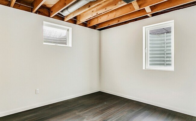 Building Photo - Beautiful 4 bedroom, 2 bath home in Southe...
