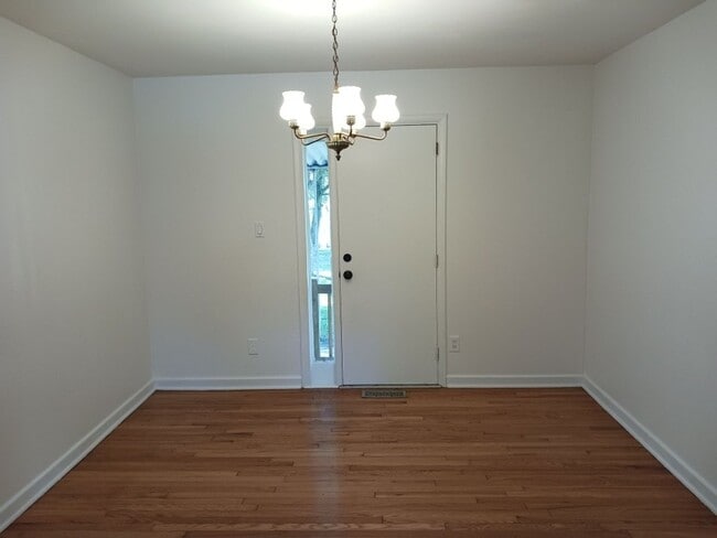 Building Photo - 323 Shoreline Dr