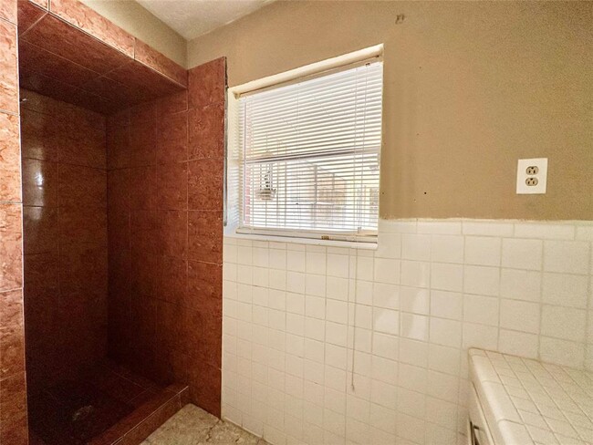 Building Photo - 4303 Balcones Dr