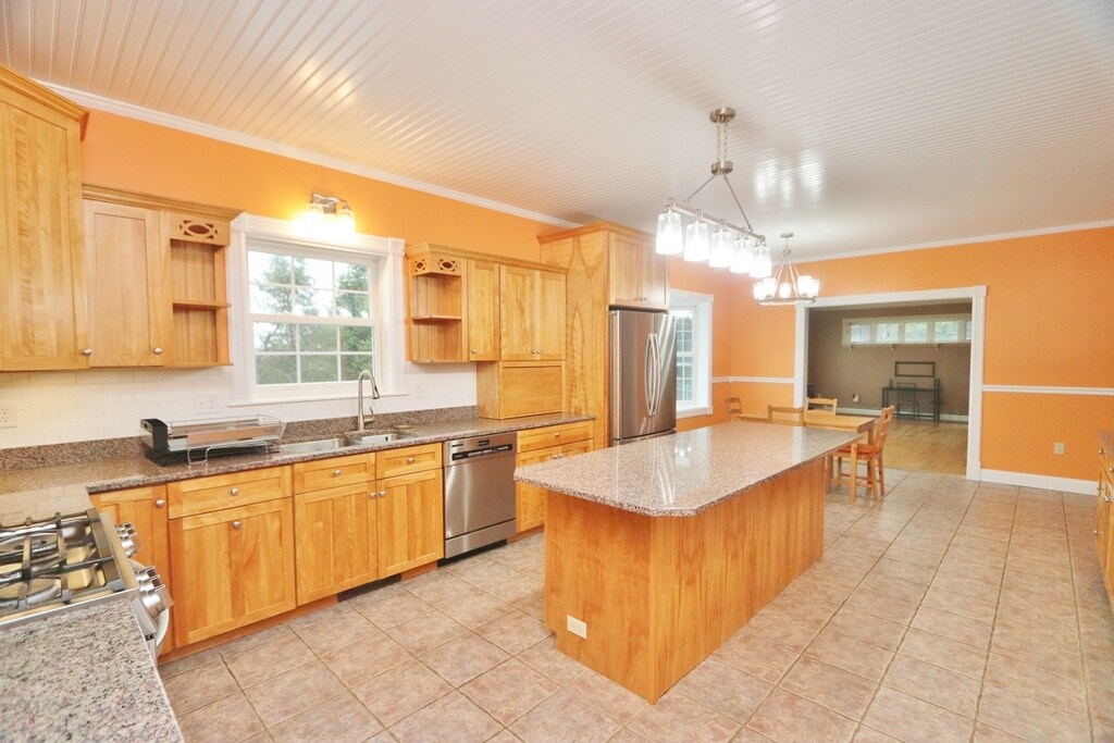 Building Photo - 21 Longmeadow Dr