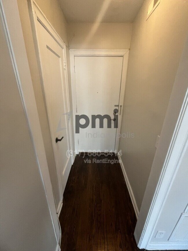 Building Photo - 1 W 28th St