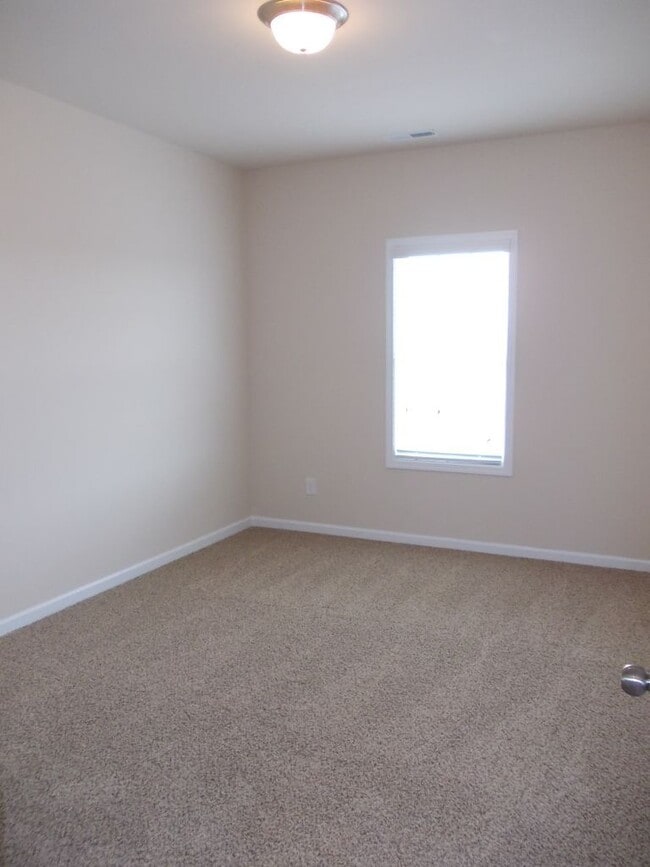 Building Photo - 3 Bed 2.5 Bath 2 story townhome in Christe...