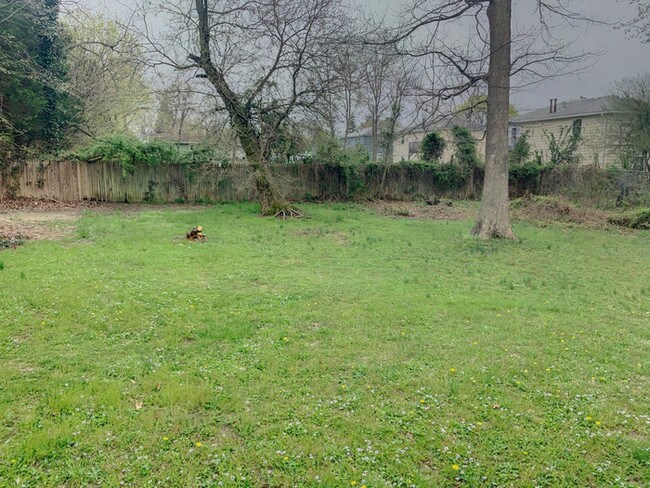 Building Photo - RENOVATED RACHED WITH YARD