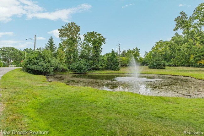 Building Photo - 3988 Lakeland Ln