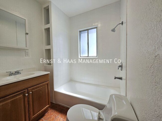 Building Photo - 1468 Alamitos Ave