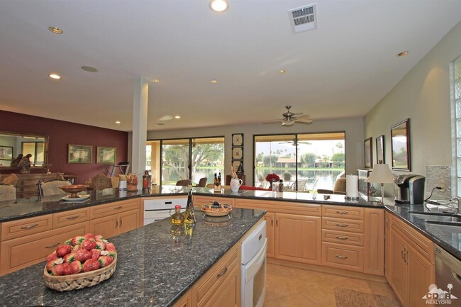 Building Photo - 77955 Lago Dr