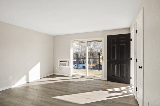 Building Photo - 2-Bedroom Gem with Granite Countertops Available in May