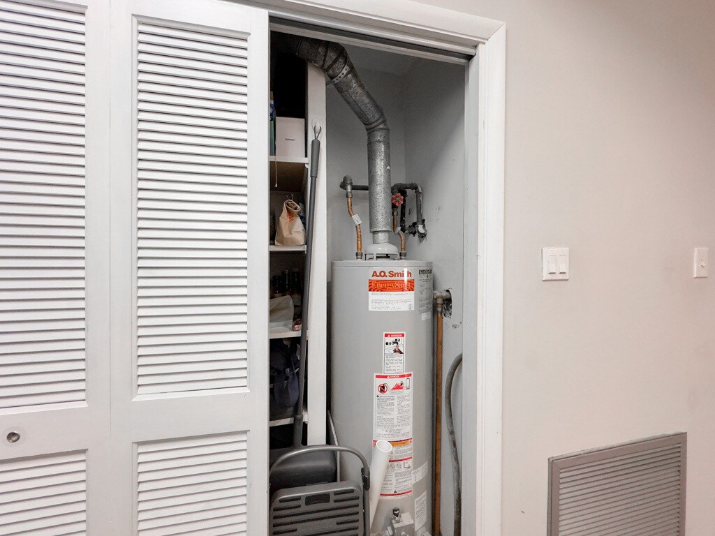 Building Photo - 2136 N Clifton Ave