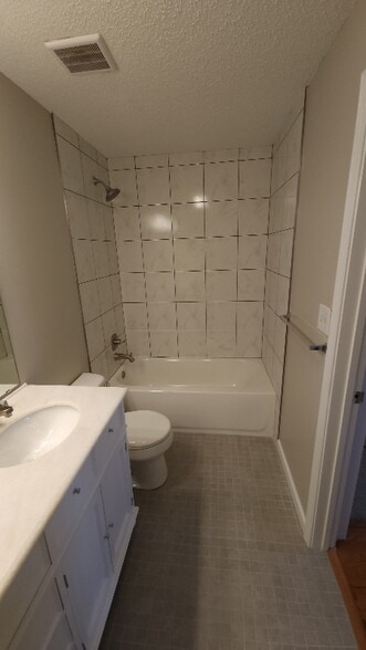 Building Photo - 2502 Cranbrook Ln