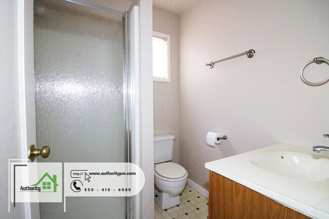 Building Photo - 5401 Rosswood St