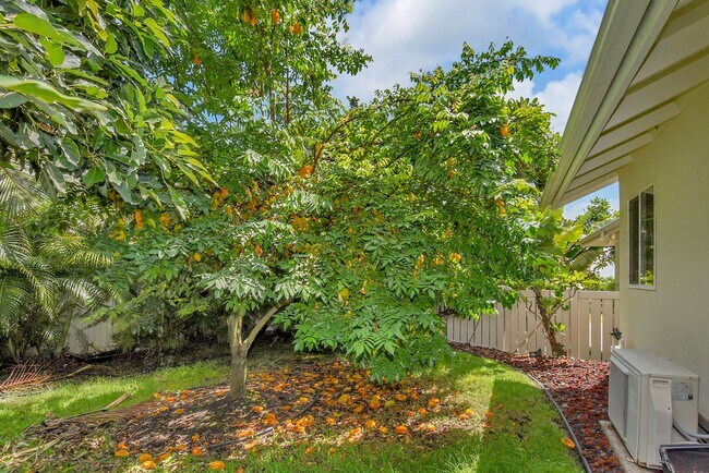 Building Photo - Pet Friendly, Fully Furnished Home in Keau...
