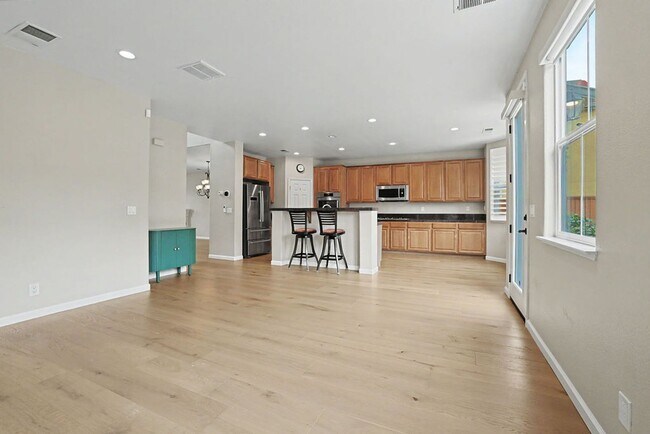 Building Photo - 4865 Peninsula Point Dr