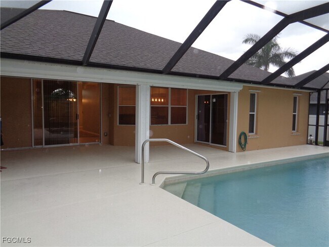 Building Photo - 2830 SW 35th Ln