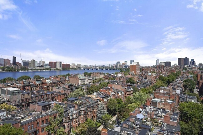 Building Photo - 424 Marlborough St
