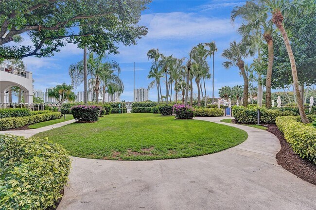 Building Photo - 3610 Yacht Club Dr
