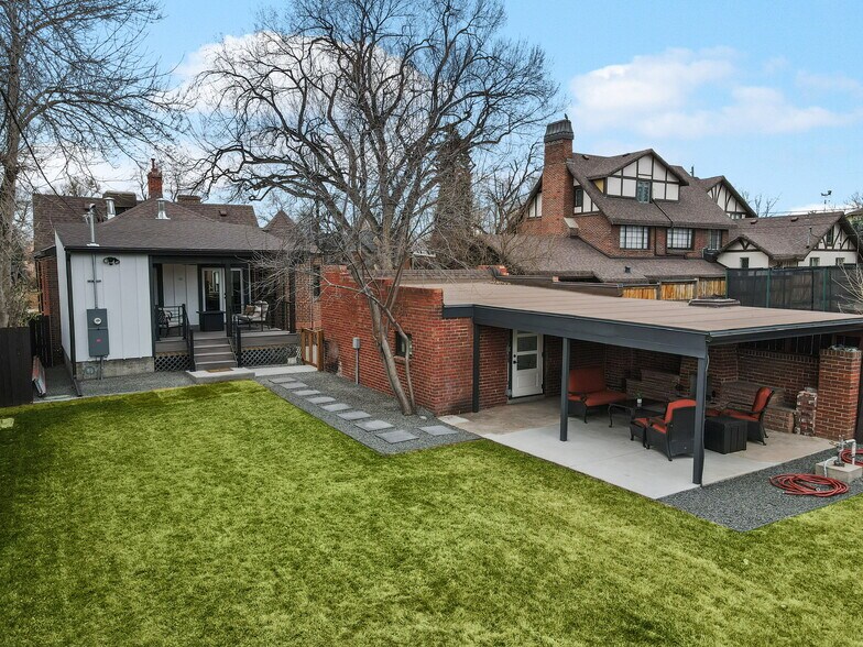 Building Photo - 4565 King St