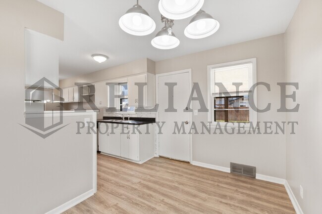 Building Photo - 3240 S Custer Ave