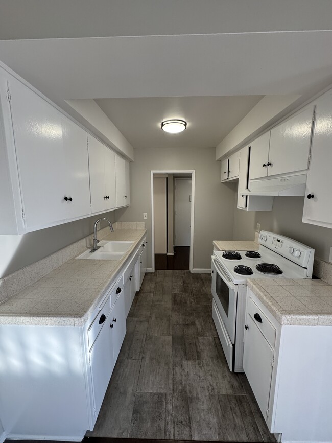 Building Photo - 5118 De Longpre