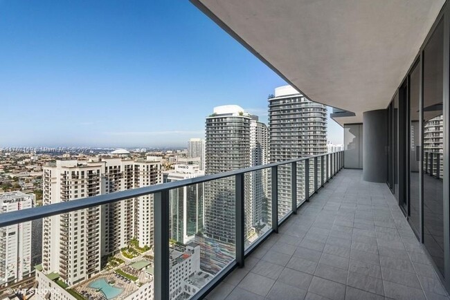 Building Photo - 1000 Brickell Plaza