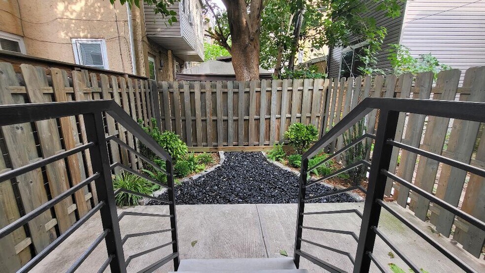 Building Photo - 1237 S 27th St