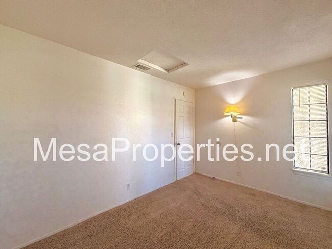 Building Photo - 19182 Elm Dr