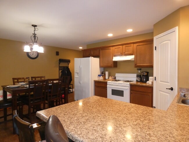 Building Photo - 627 N Edgemere Dr