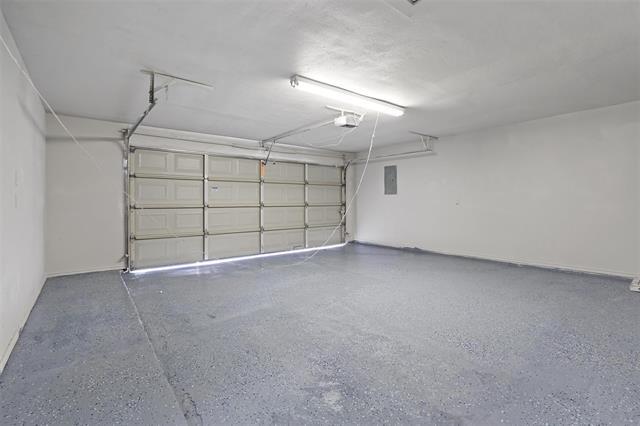 Building Photo - 2024 Oakmeadow St